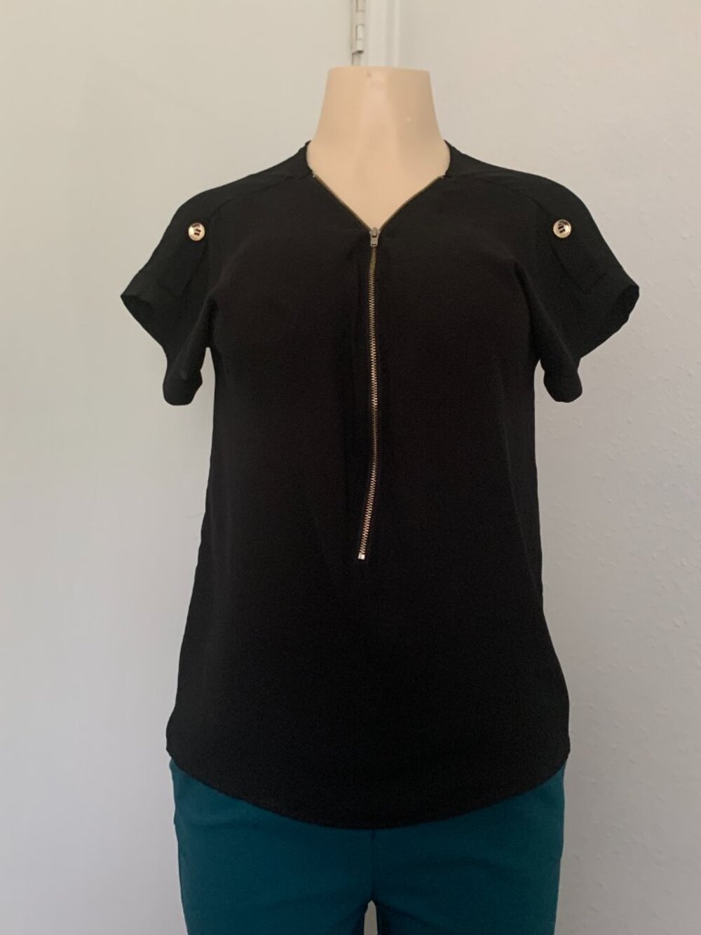 Active USA Black Short Sleeve Blouse Size S Gold Front Zipper Shoulder Tabs Epau